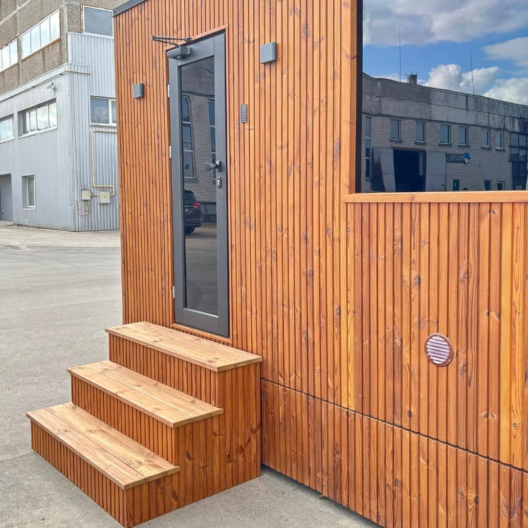 Outdoor Insulated Garden Sauna (2.3m x 4.2m)